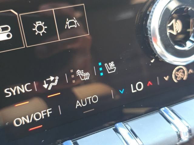 2026 GMC Acadia Denali Ultimate - Photo 30