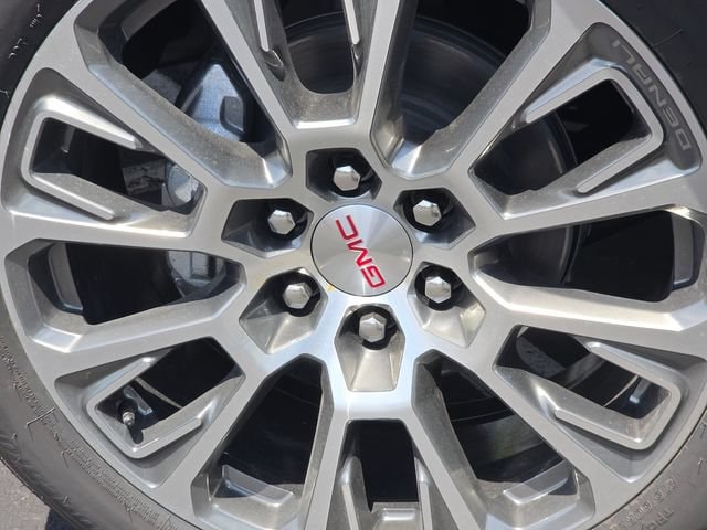 2026 GMC Yukon Denali - Photo 11