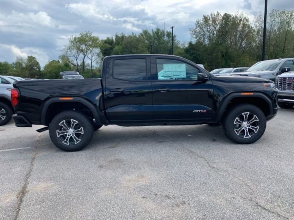 New 2025 GMC Canyon AT4 Truck