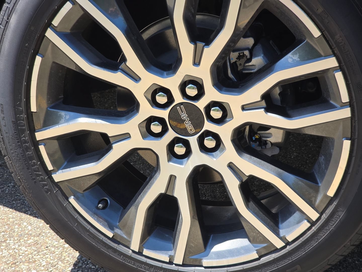 2026 GMC Acadia Denali Ultimate - Photo 12