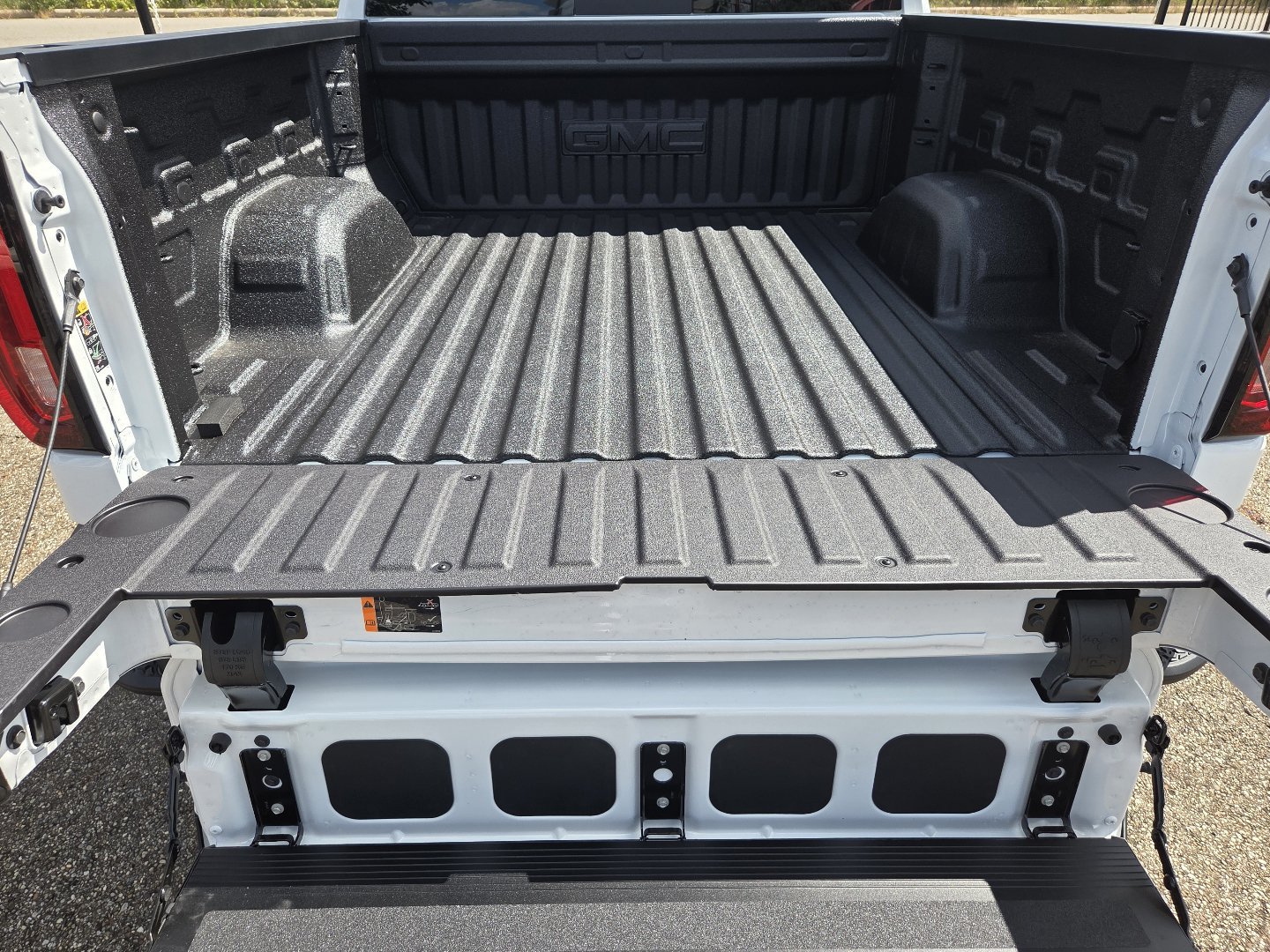 2026 GMC Sierra 1500 SLT - Photo 24