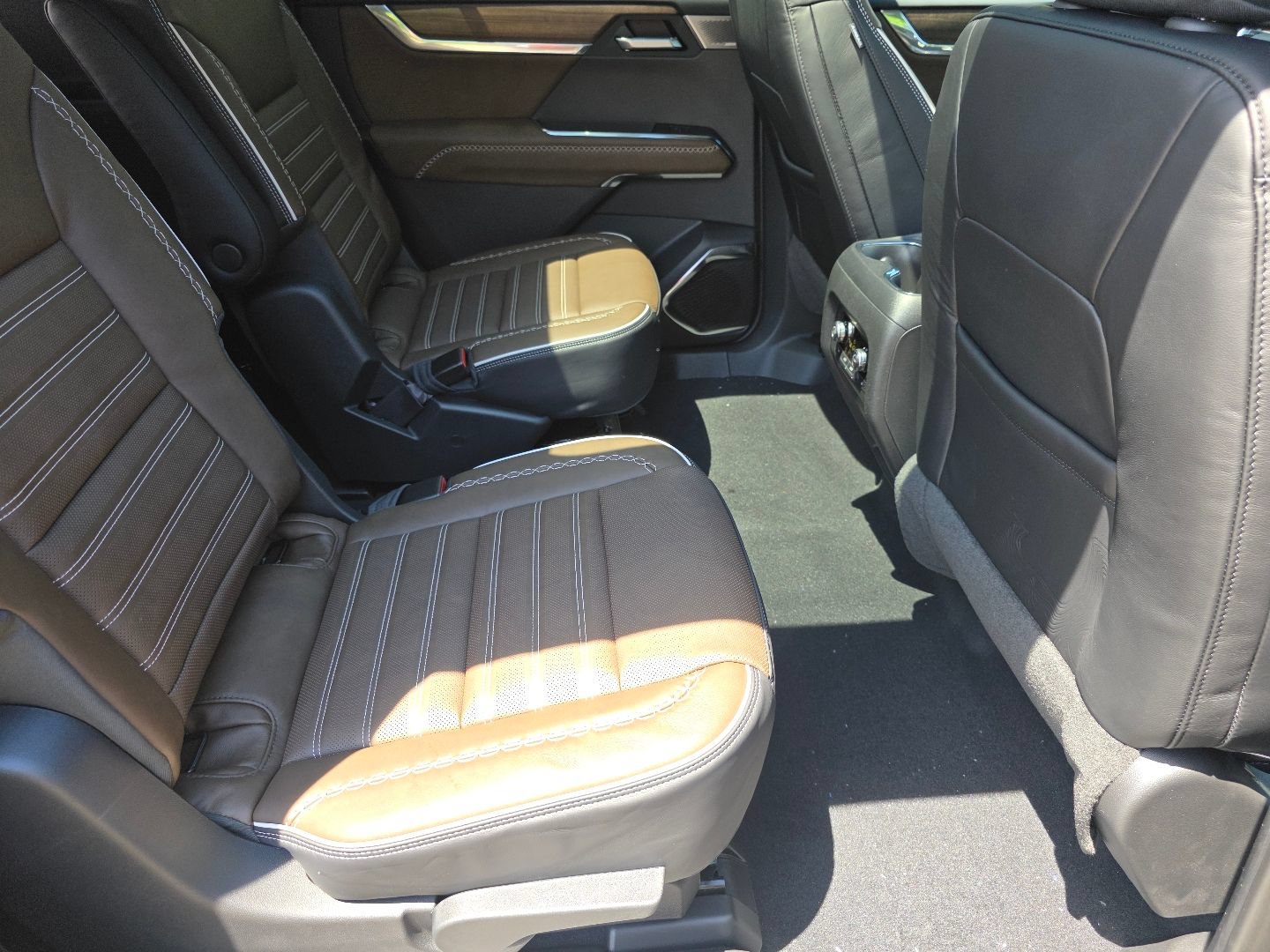 2026 GMC Acadia Denali Ultimate - Photo 22