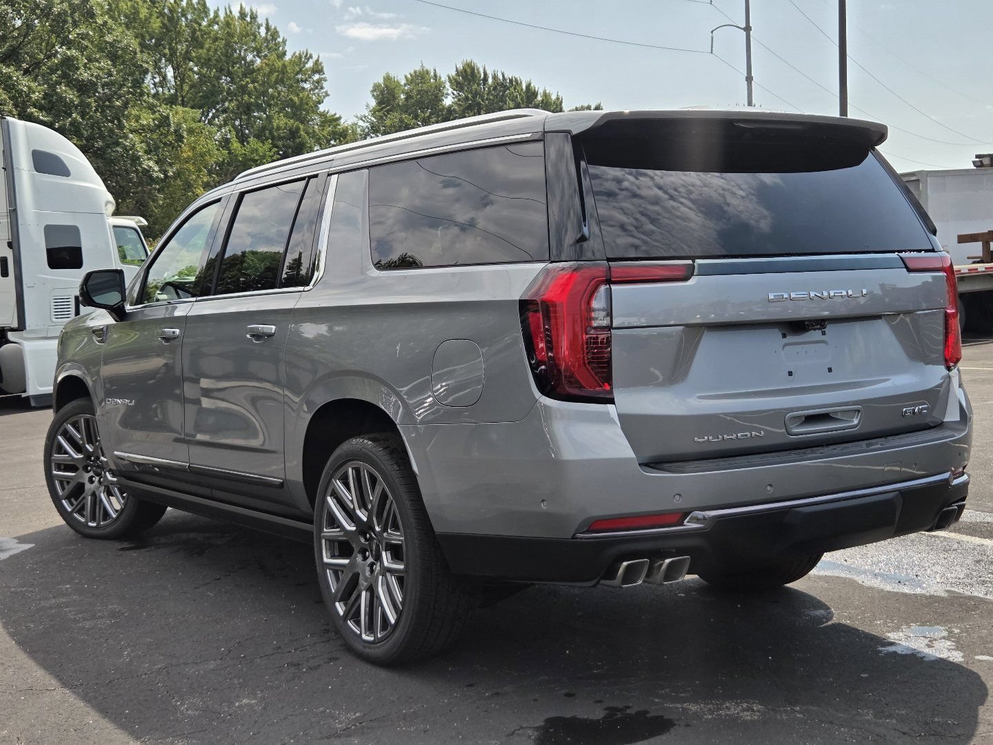 2026 GMC Yukon XL Denali Ultimate - Photo 18