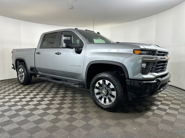 2024 Chevrolet Silverado Custom photo 2