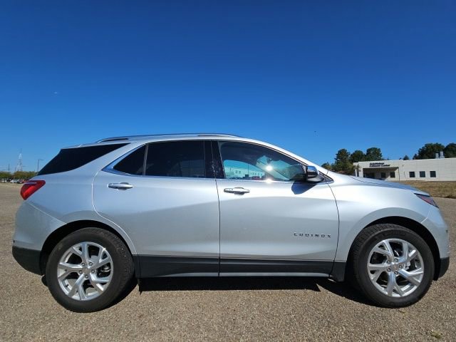 2021 Chevrolet Equinox Premier photo 2