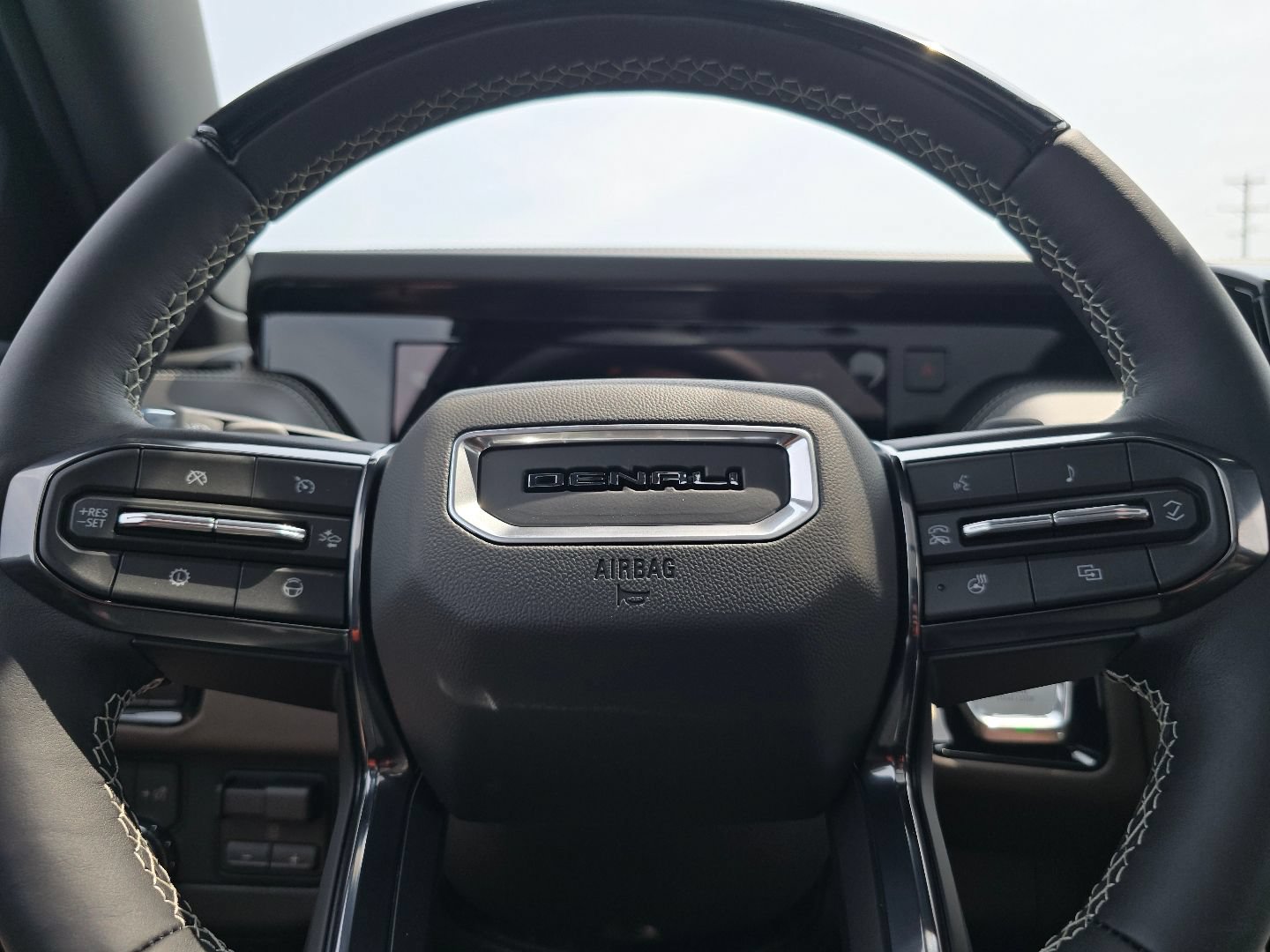 2026 GMC Yukon Denali Ultimate - Photo 36
