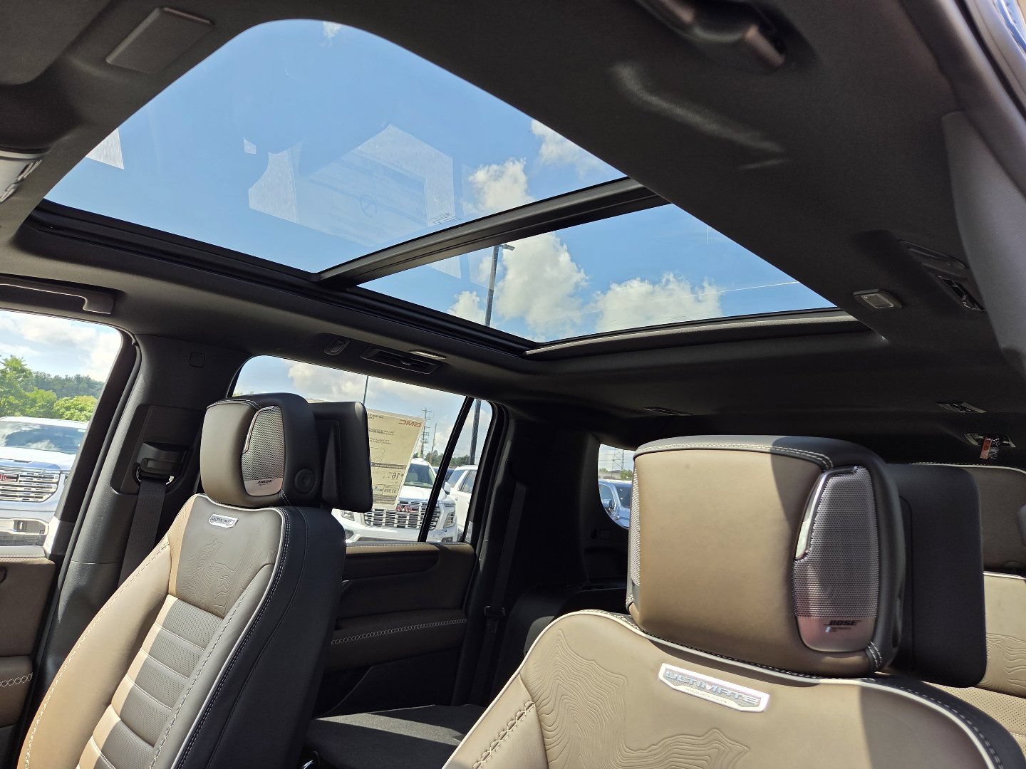 2026 GMC Yukon XL Denali Ultimate - Photo 5