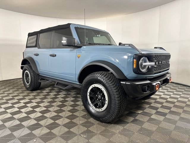 2022 Ford Bronco Base photo 2