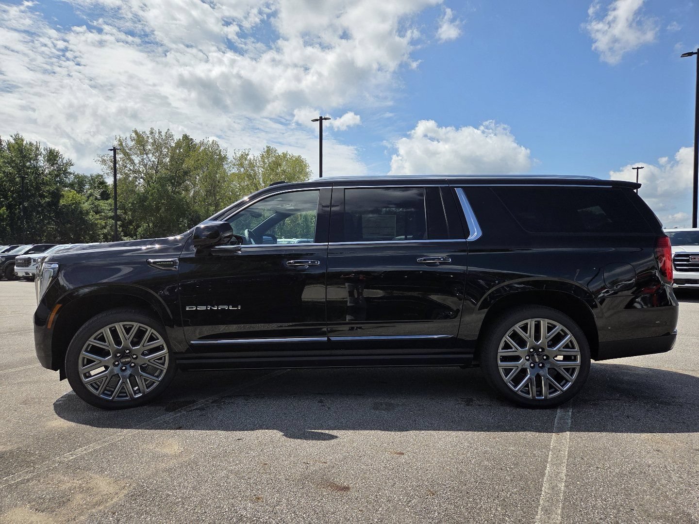 2026 GMC Yukon XL Denali Ultimate - Photo 16