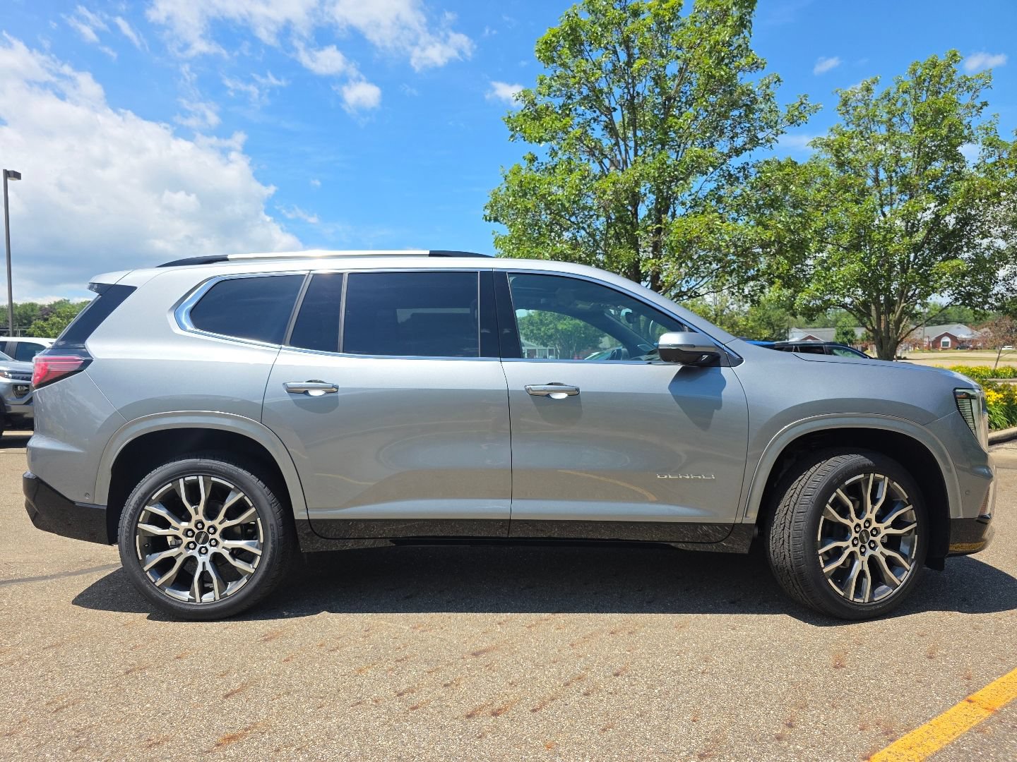 2026 GMC Acadia Denali Ultimate - Photo 19