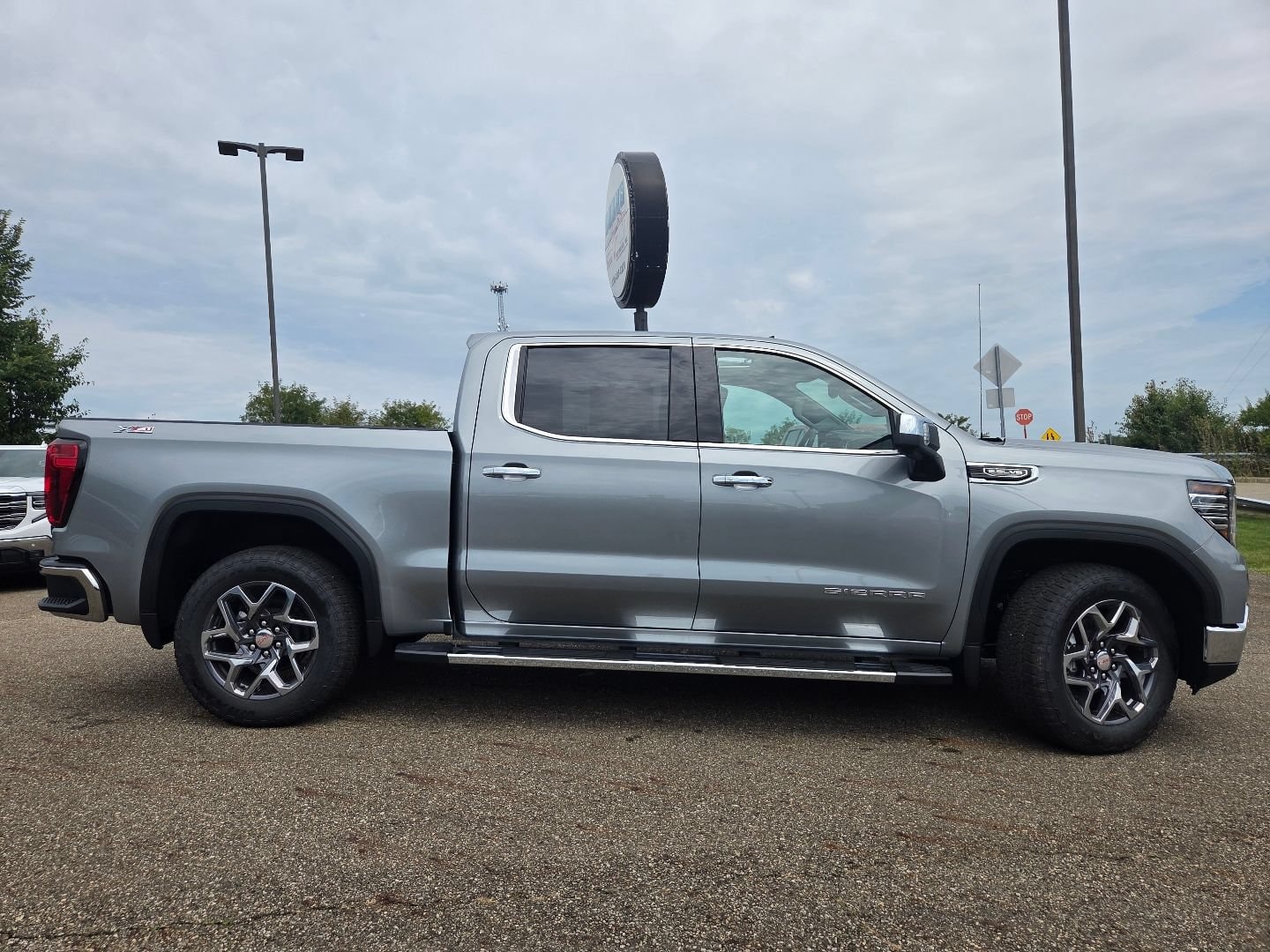 2026 GMC Sierra 1500 SLT - Photo 21
