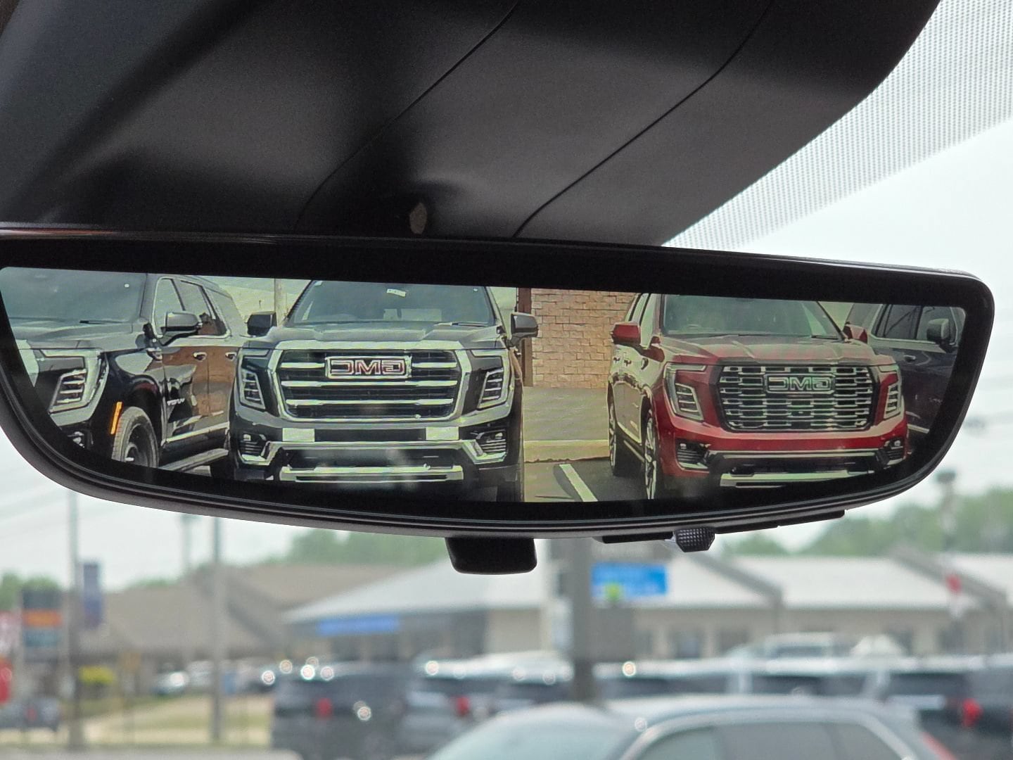 2026 GMC Yukon Denali Ultimate - Photo 40