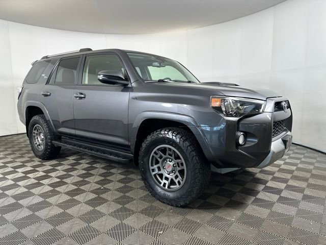 2018 Toyota 4Runner SR5 photo 2