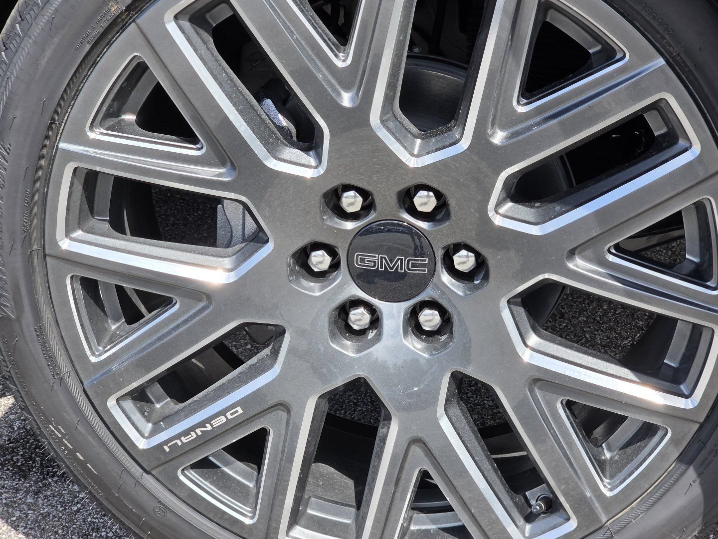 2026 GMC Yukon XL Denali Ultimate - Photo 13