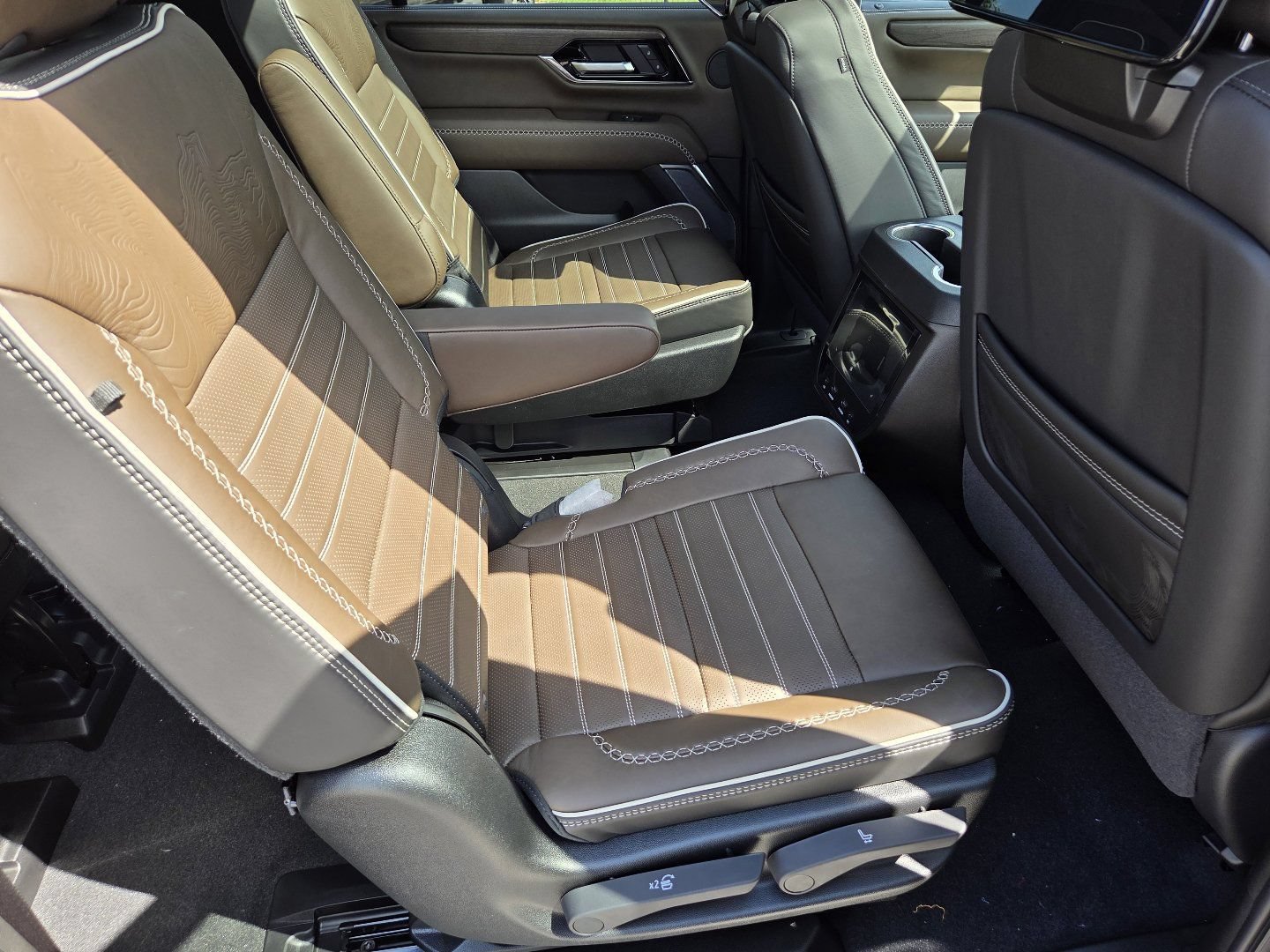 2026 GMC Yukon XL Denali Ultimate - Photo 24