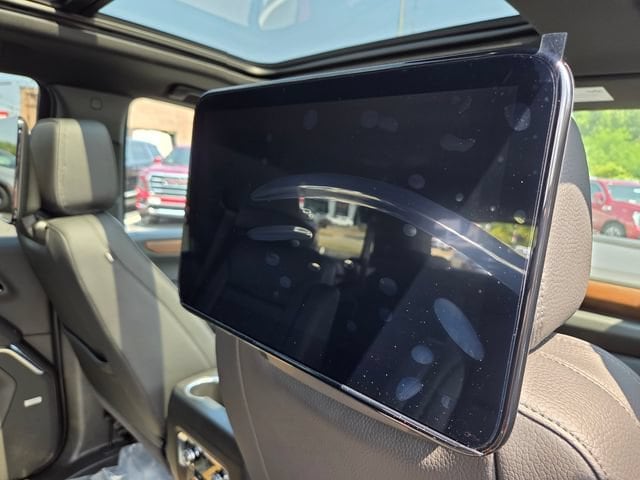 2026 GMC Yukon Denali - Photo 23