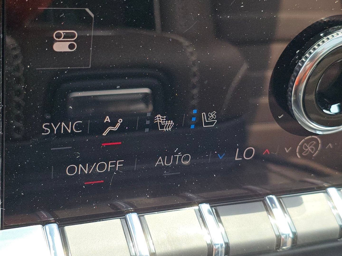 2026 GMC Yukon Denali Ultimate - Photo 9