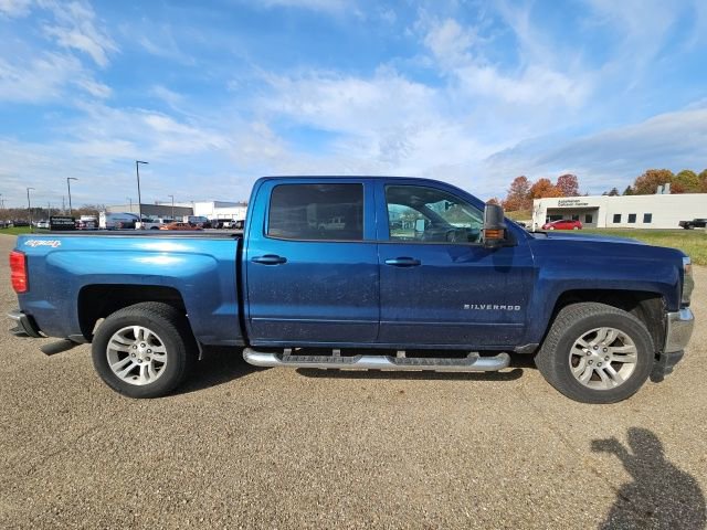 2017 Chevrolet Silverado 1500 LT photo 2