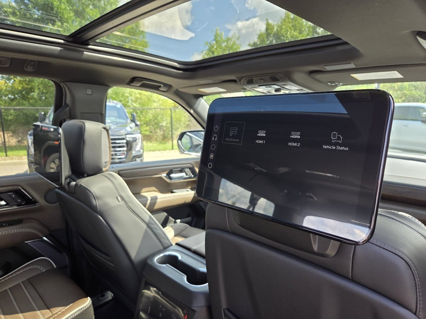 2026 GMC Yukon XL Denali Ultimate - Photo 25