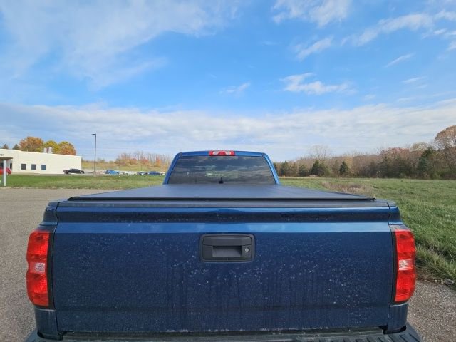 2017 Chevrolet Silverado 1500 LT photo 4