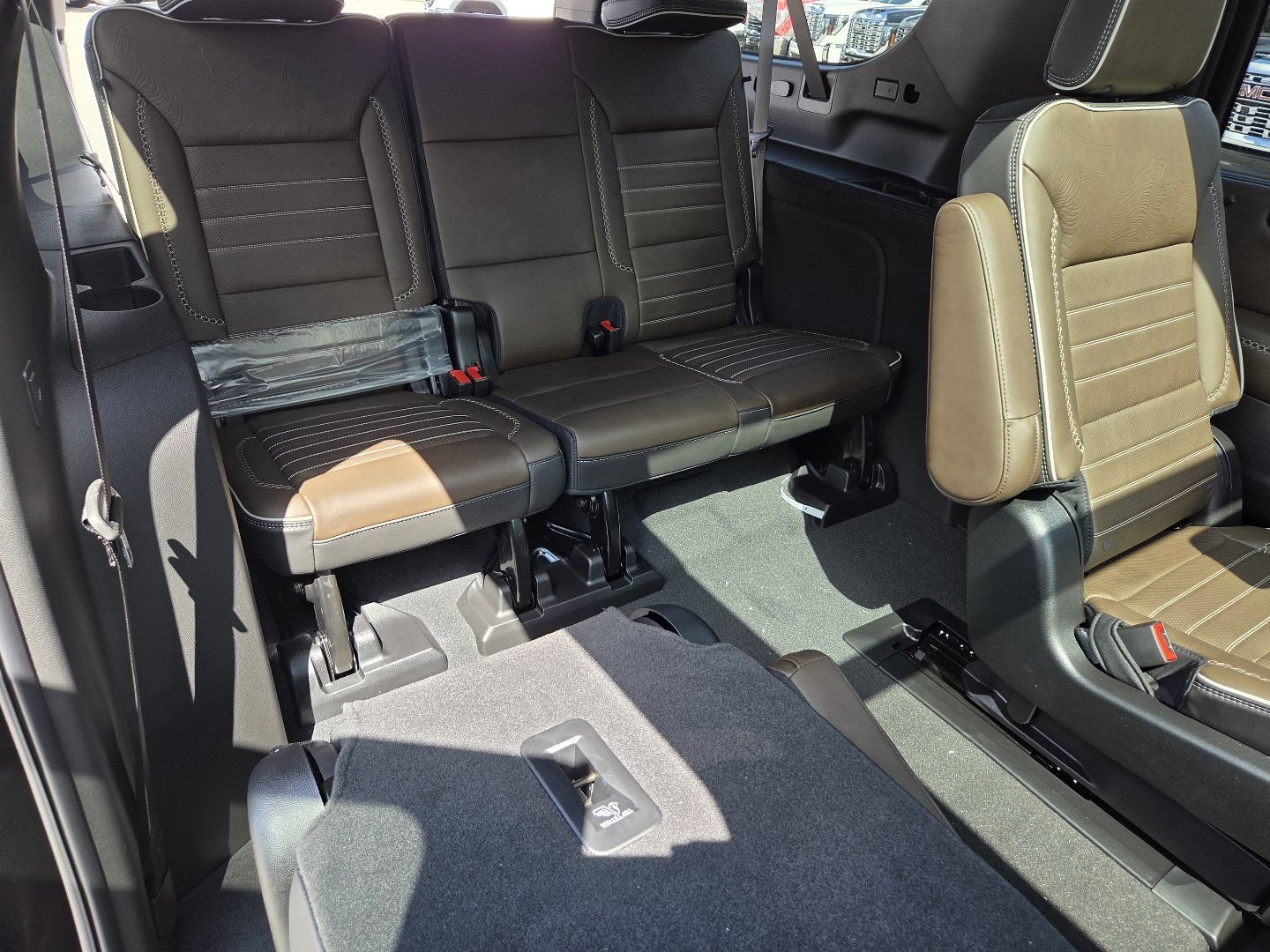 2026 GMC Yukon XL Denali Ultimate - Photo 27