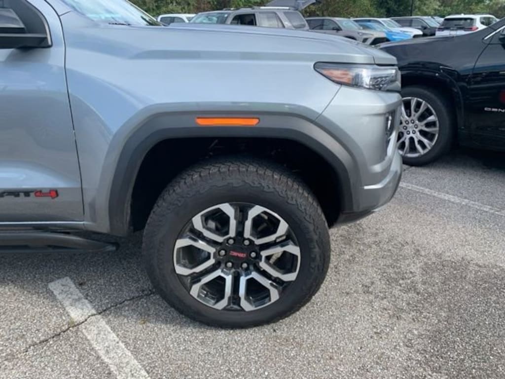 New 2025 GMC Canyon AT4 Truck