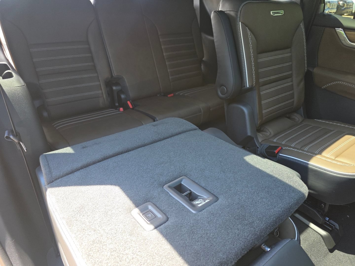 2026 GMC Acadia Denali Ultimate - Photo 23