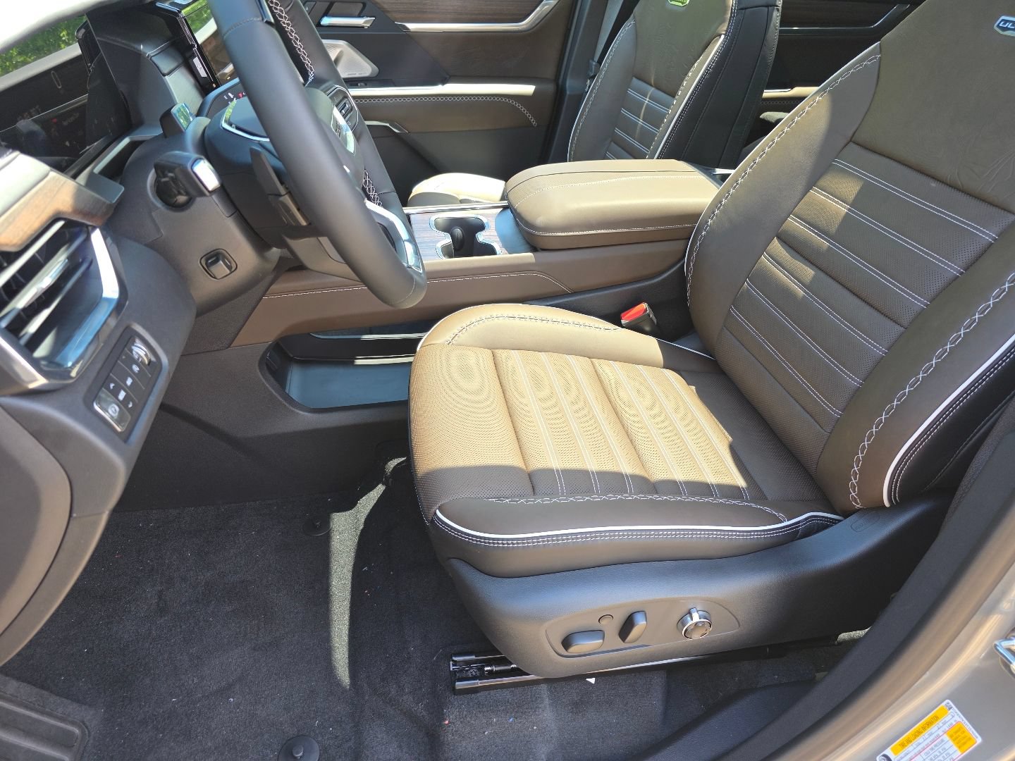 2026 GMC Acadia Denali Ultimate - Photo 25