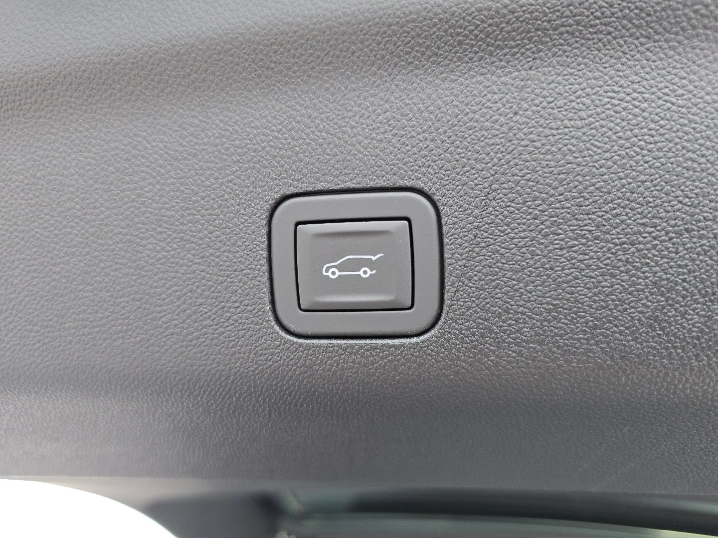 2026 GMC Yukon Denali Ultimate - Photo 27