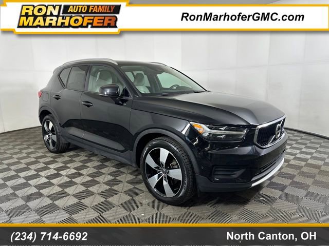 2019 Volvo XC40 Momentum's photo