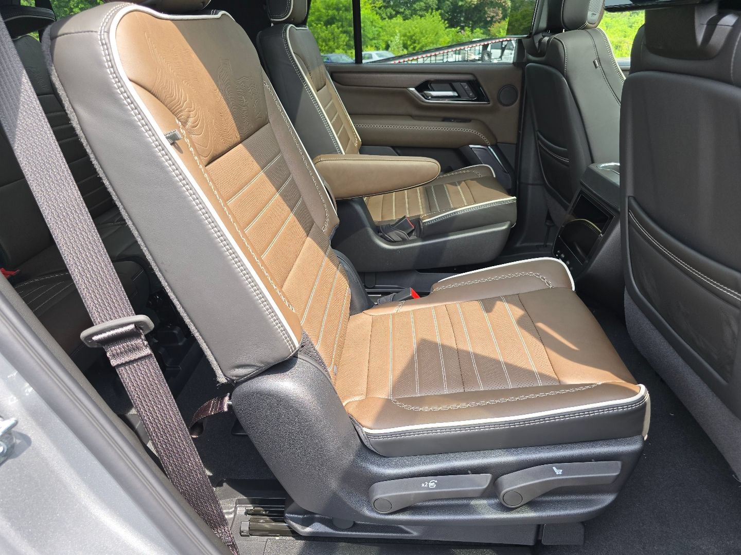 2026 GMC Yukon Denali Ultimate - Photo 30