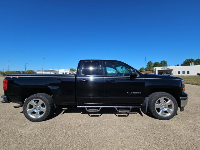 2015 Chevrolet Silverado 1500 LT photo 2
