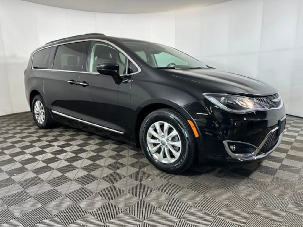 Used 2017 Chrysler Pacifica Van