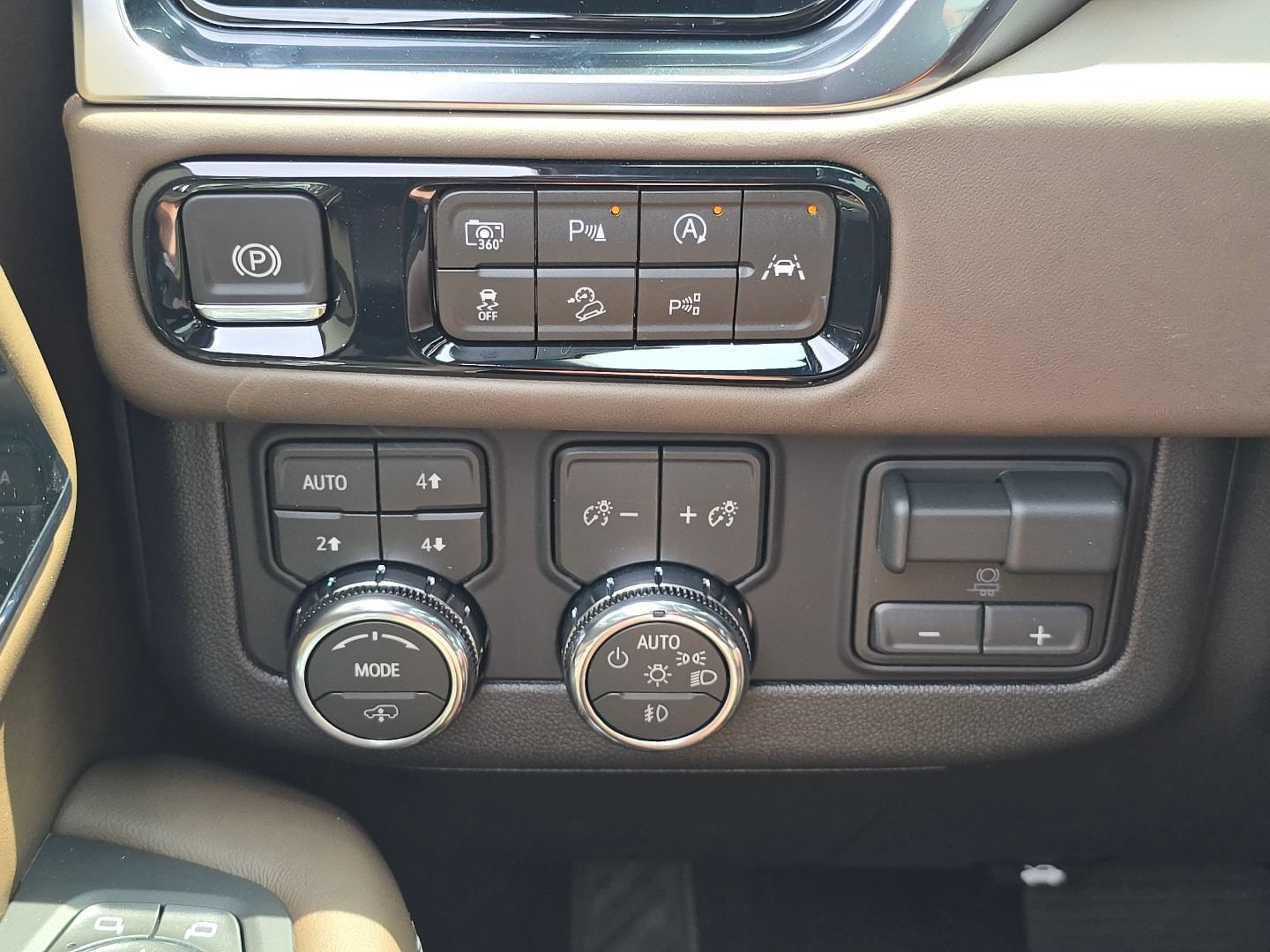2026 GMC Yukon Denali Ultimate - Photo 8