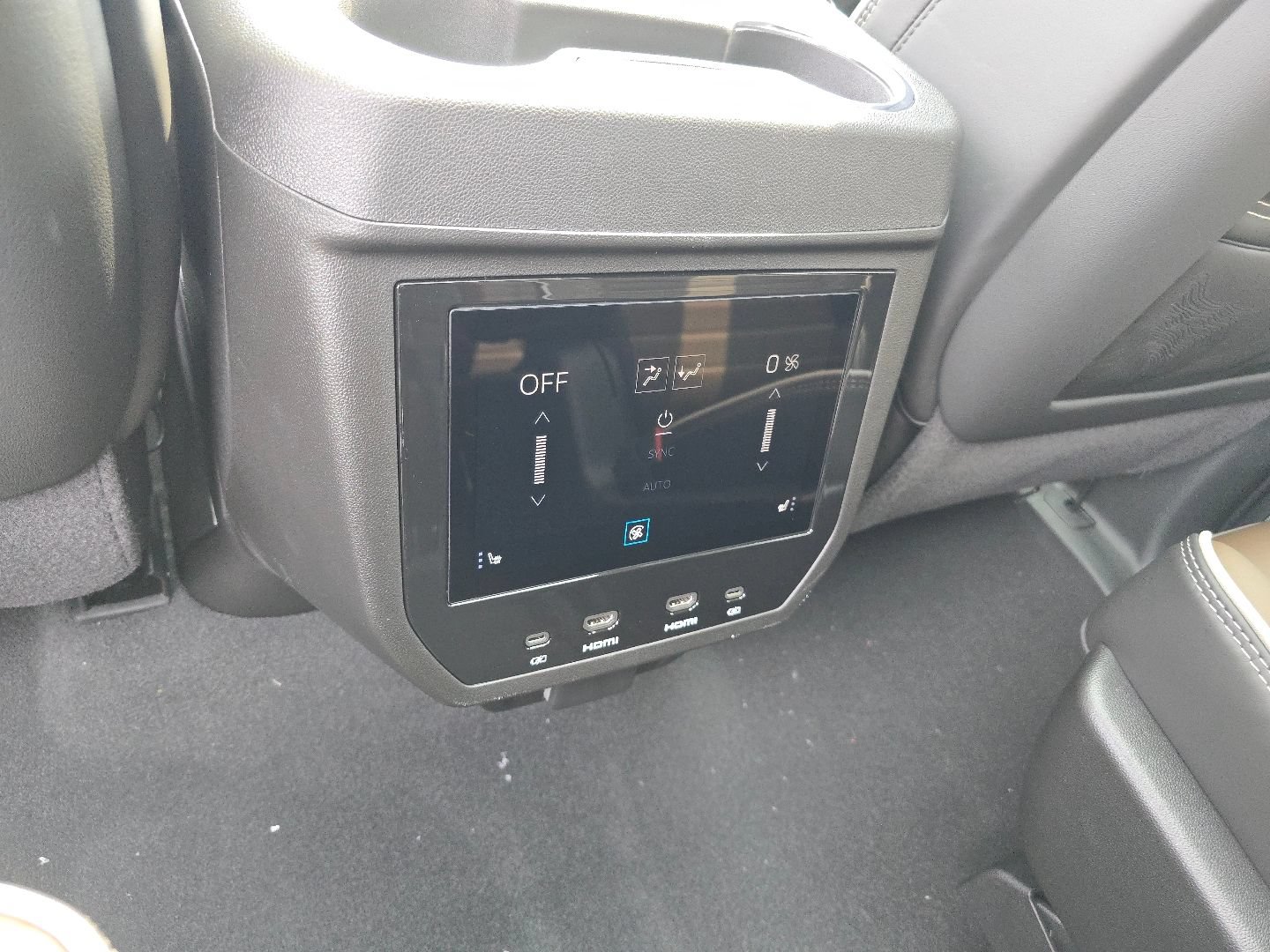 2026 GMC Yukon Denali Ultimate - Photo 34