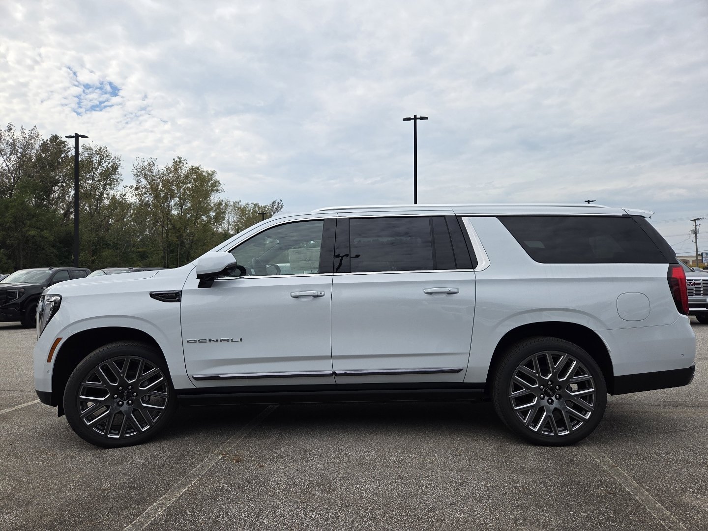 2027 GMC Yukon XL Denali Ultimate - Photo 17