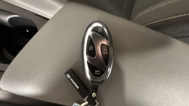 2025 Hyundai Elantra Blue - Photo 22
