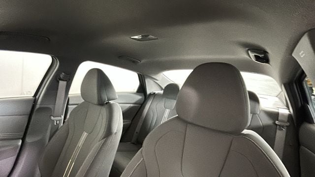 2025 Hyundai Elantra Blue - Photo 13