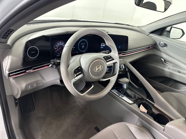 2025 Hyundai Elantra SEL - Photo 13