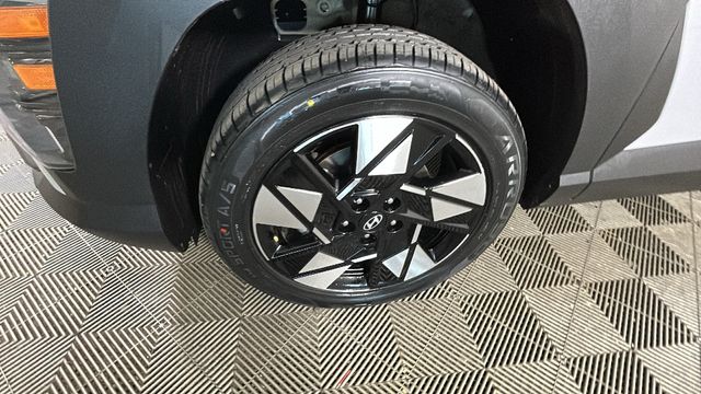 2025 Hyundai Kona SEL - Photo 10
