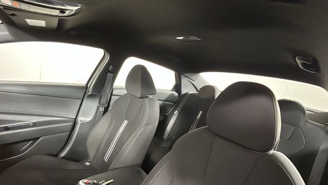 2025 Hyundai Elantra Blue - Photo 13