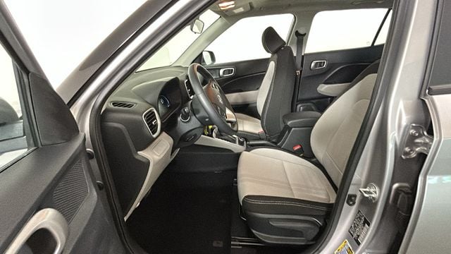 2023 Hyundai Venue SEL - Photo 11