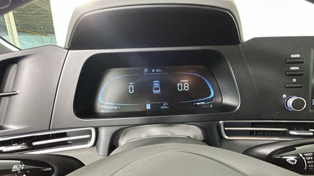 2025 Hyundai Elantra SEL - Photo 17