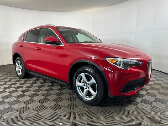 2019 Alfa Romeo Stelvio Base photo 2