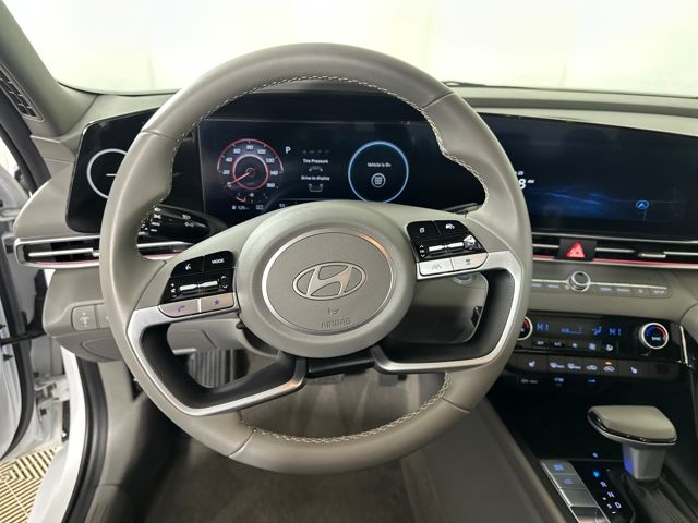 2025 Hyundai Elantra SEL - Photo 14