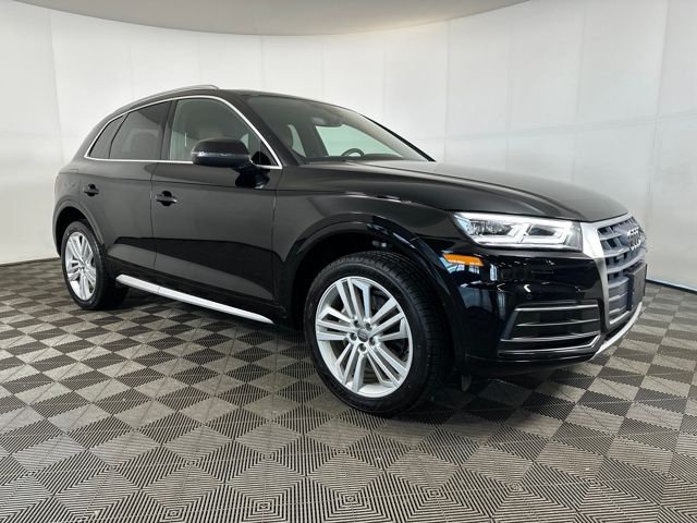 2020 Audi Q5 45 Premium Plus photo 2