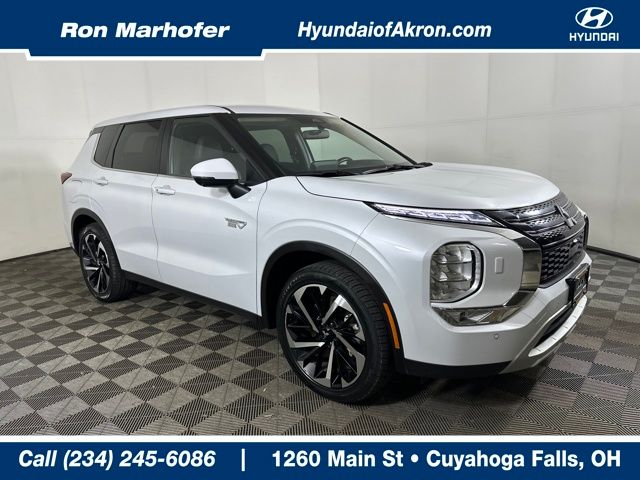 2024 Mitsubishi Outlander SE's photo