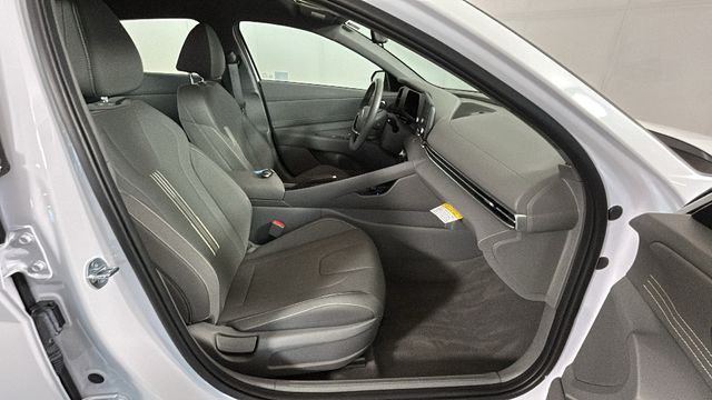 2025 Hyundai Elantra SEL - Photo 30