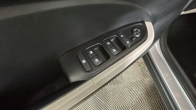 2023 Hyundai Venue SEL - Photo 10