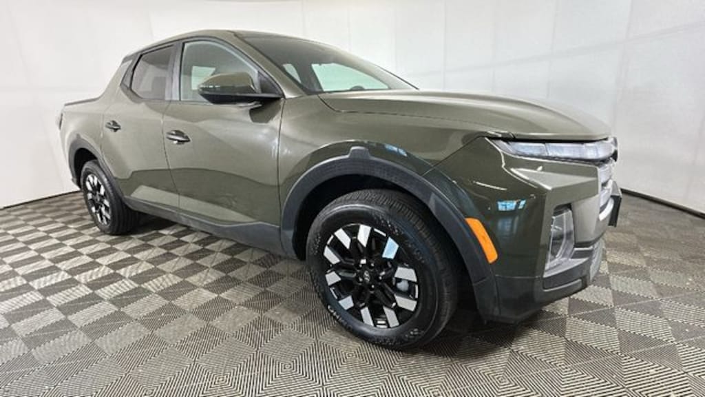 Used 2025 Hyundai Santa Cruz SE Truck